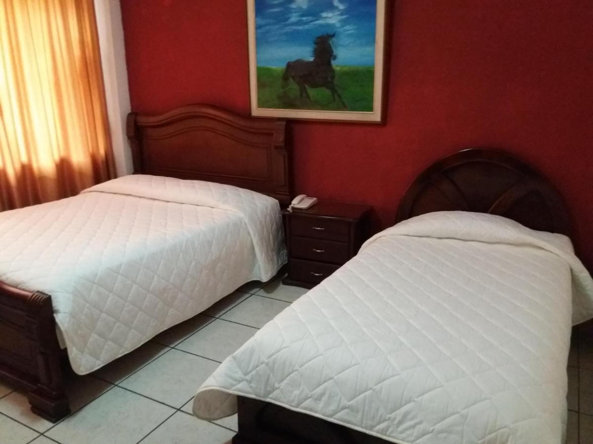 Hotel Puerta Del Sol سانتو دومينغو دا لوس كولورادوس المظهر الخارجي الصورة