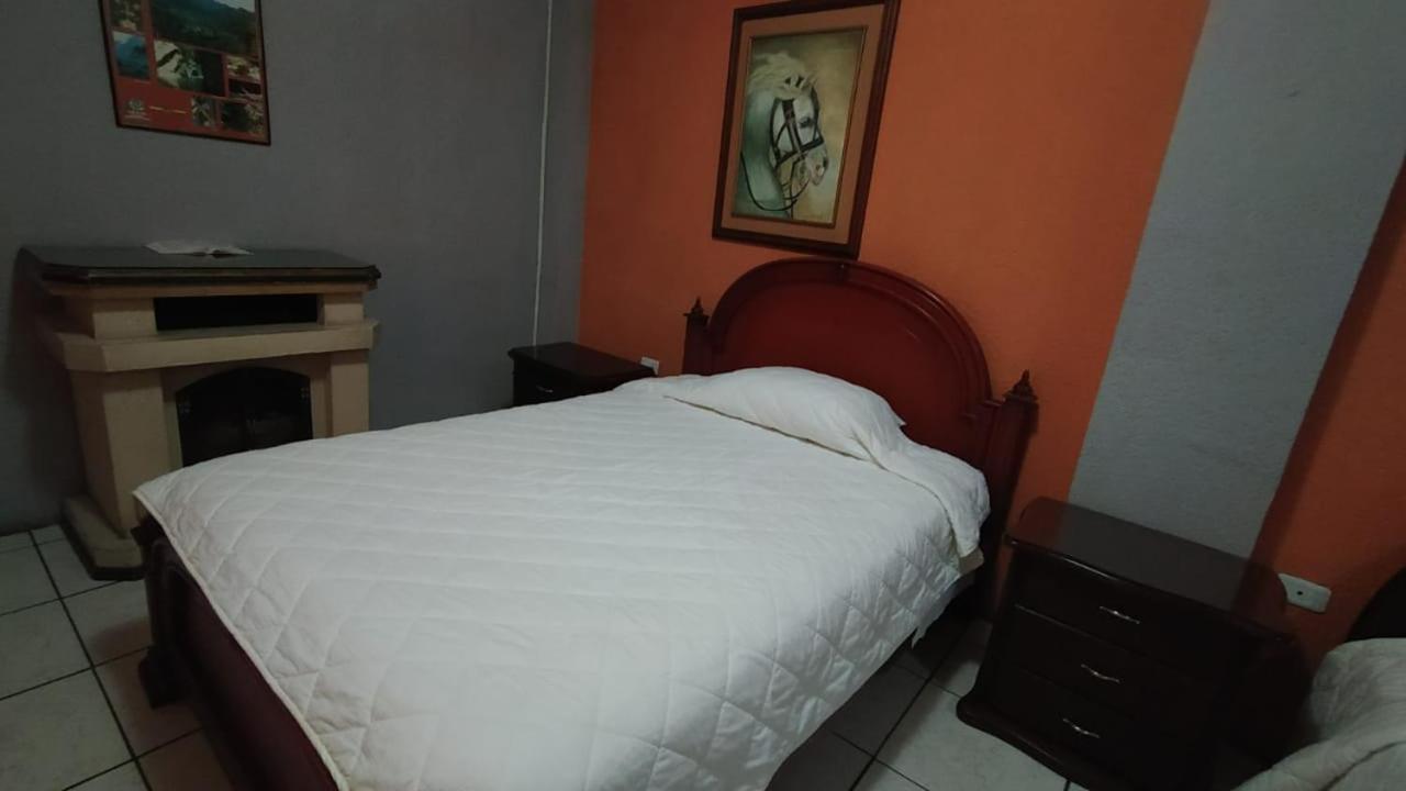 Hotel Puerta Del Sol سانتو دومينغو دا لوس كولورادوس المظهر الخارجي الصورة