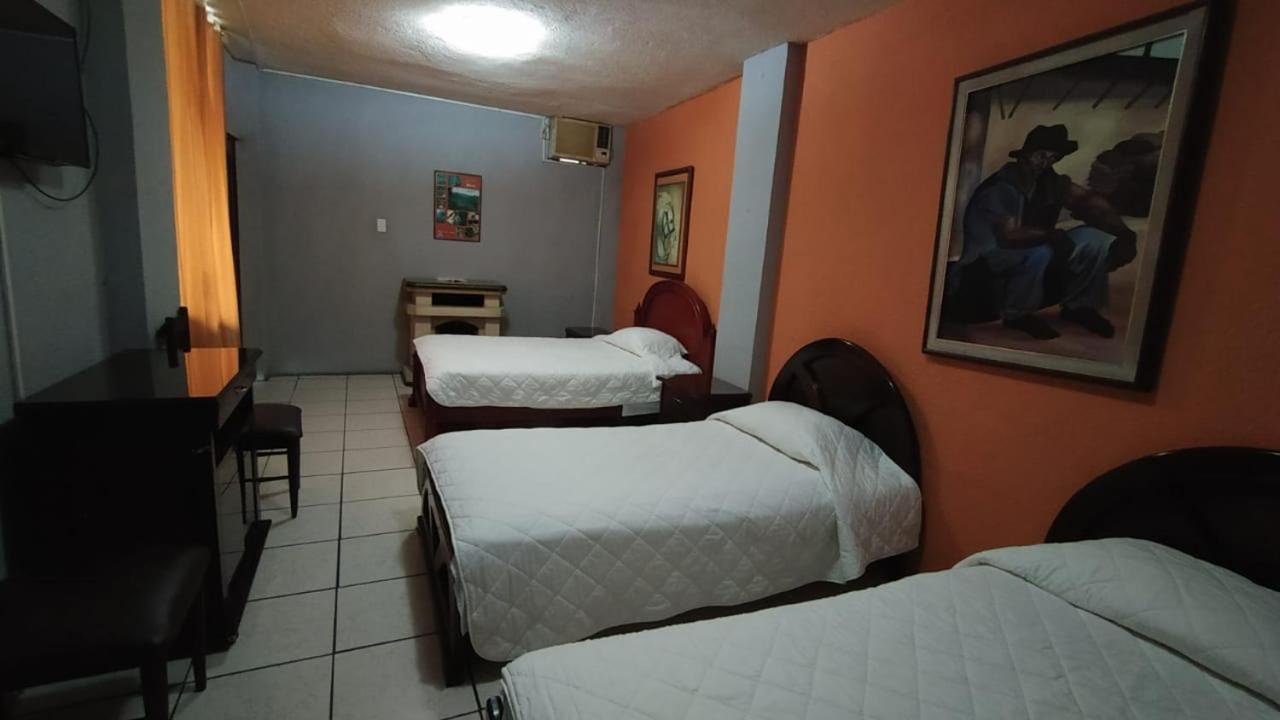 Hotel Puerta Del Sol سانتو دومينغو دا لوس كولورادوس المظهر الخارجي الصورة
